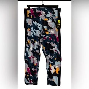 NWT Champion High Ruse Capri Leggings in bright camo SZ M